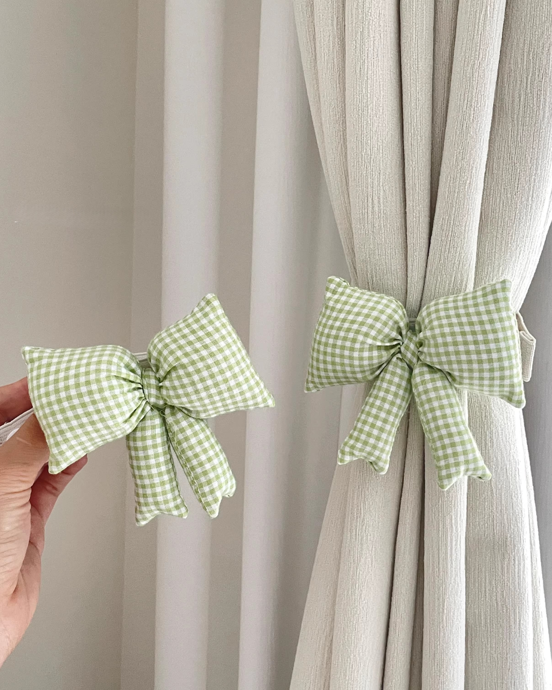 bow curtain tiebacks