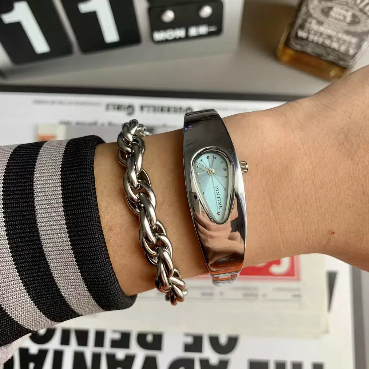 teardrop analog watch