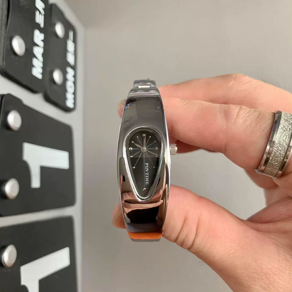 teardrop analog watch