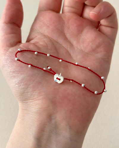 apple red thread bracelet