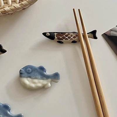 saury and puffer chopstick holder