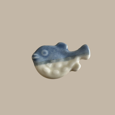 saury and puffer chopstick holder