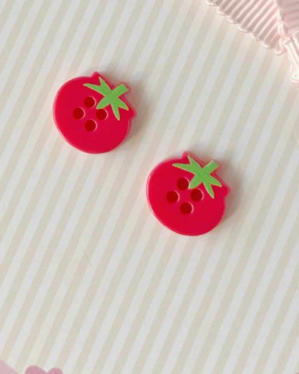 tomato buttons