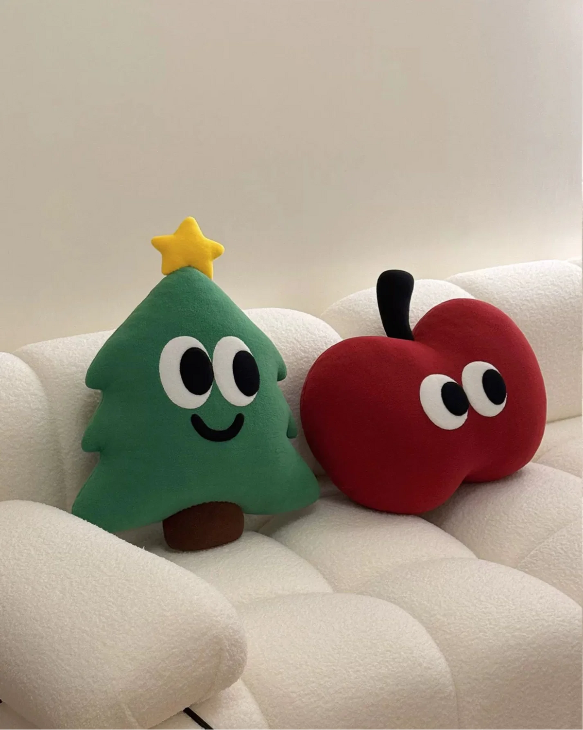 red apple cushion 🍎👀