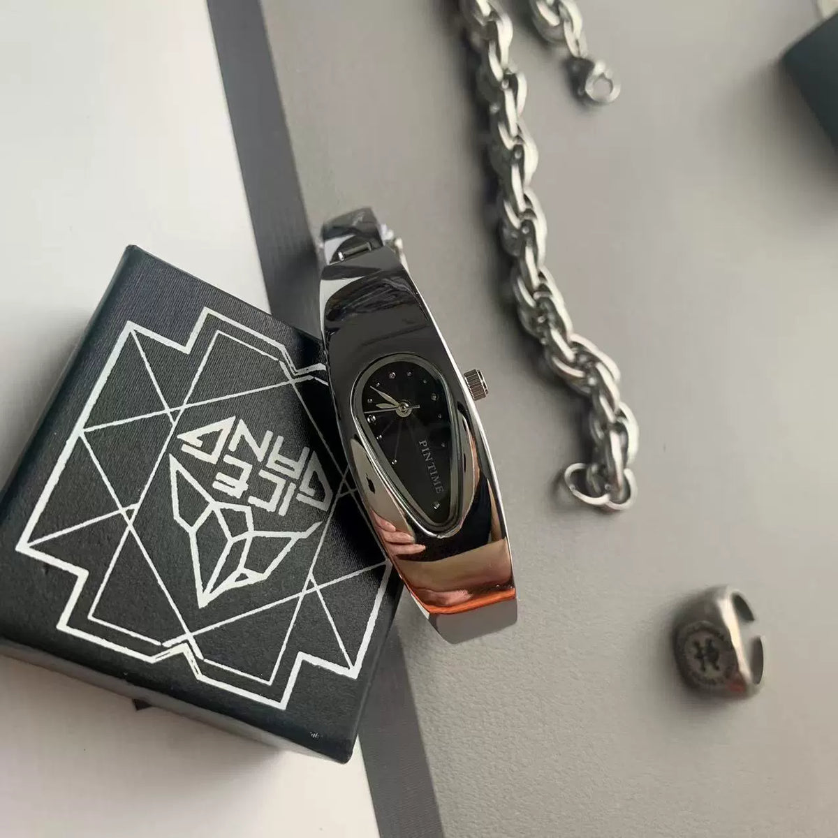 teardrop analog watch